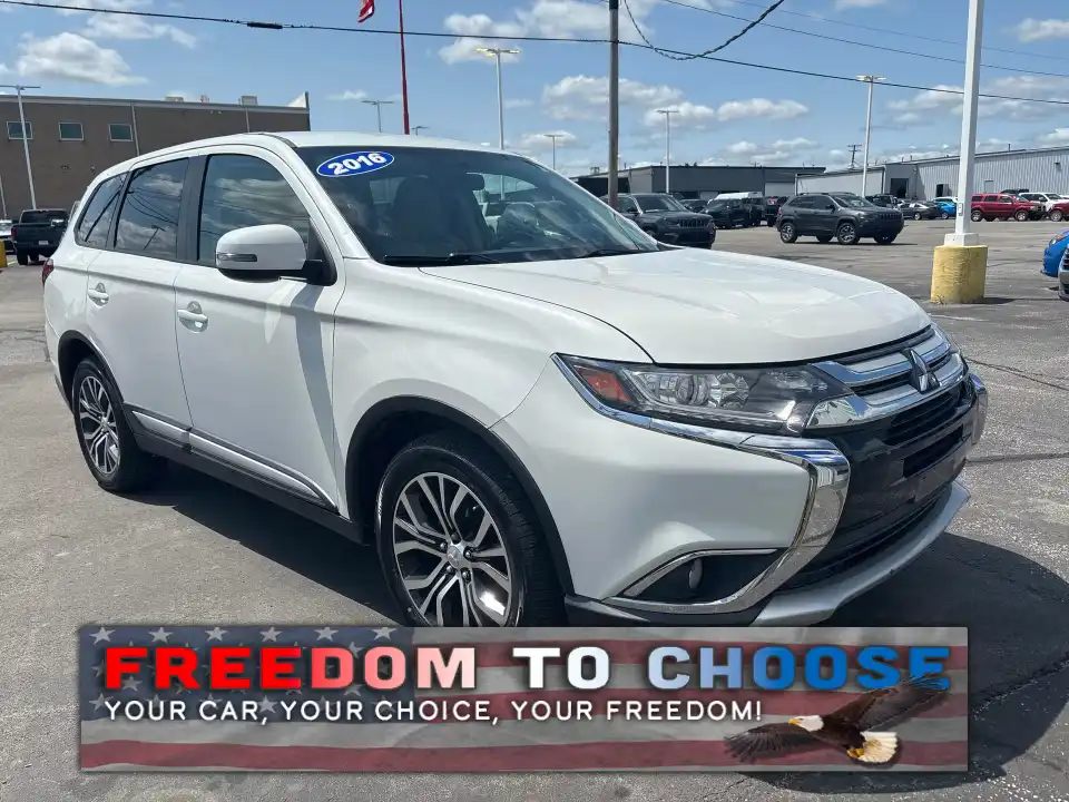 2016 Mitsubishi Outlander SE FWD's photo