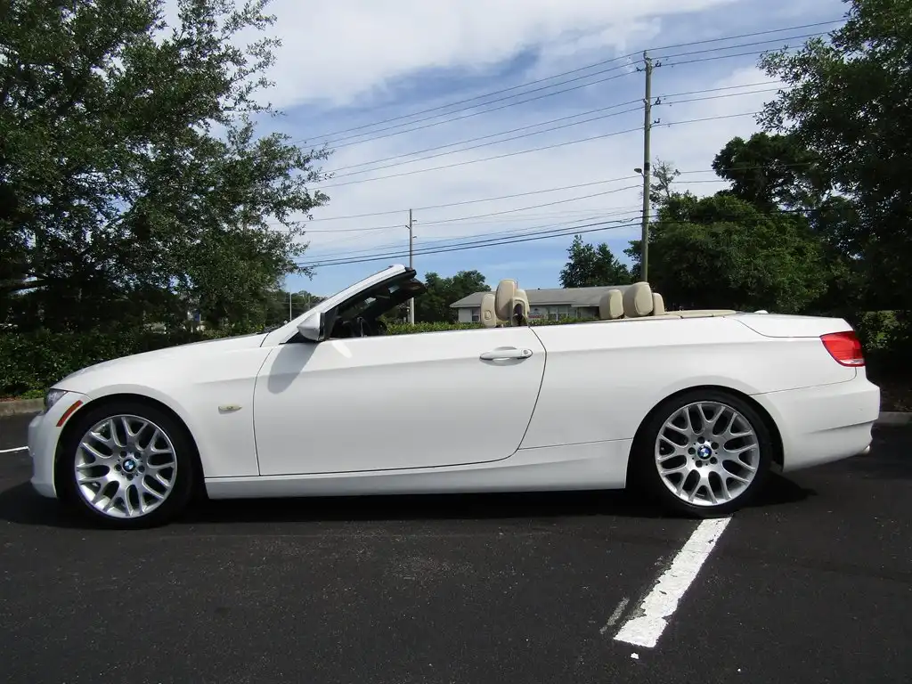2009 BMW 3 Series 328i Convertible's photo