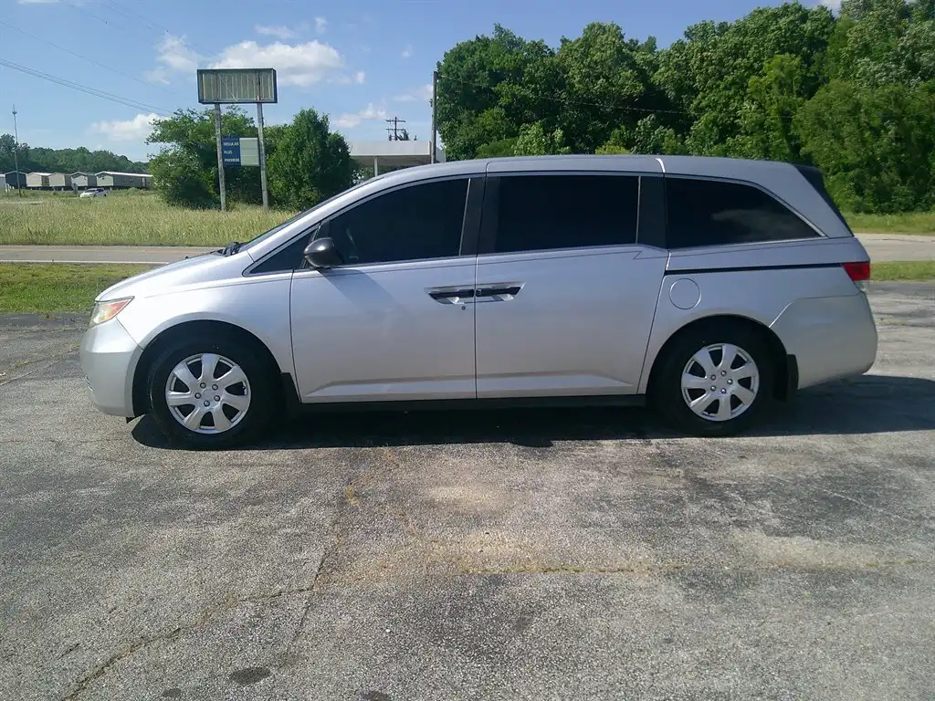 2014 Honda Odyssey LX's photo