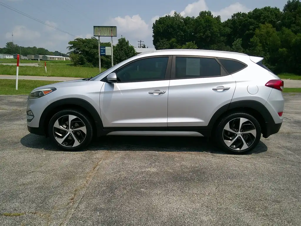 2017 Hyundai Tucson Sport FWD's photo