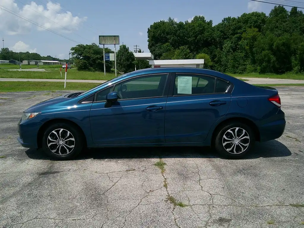 2013 Honda Civic LX Auto's photo