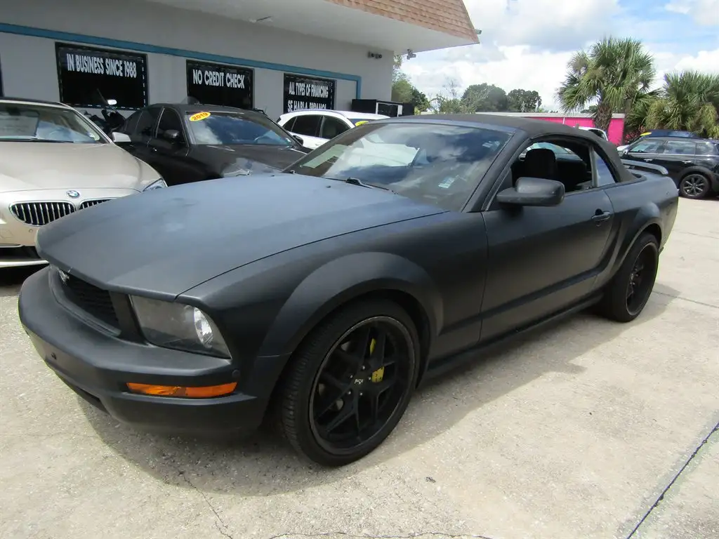 2005 Ford Mustang V6 Premium's photo