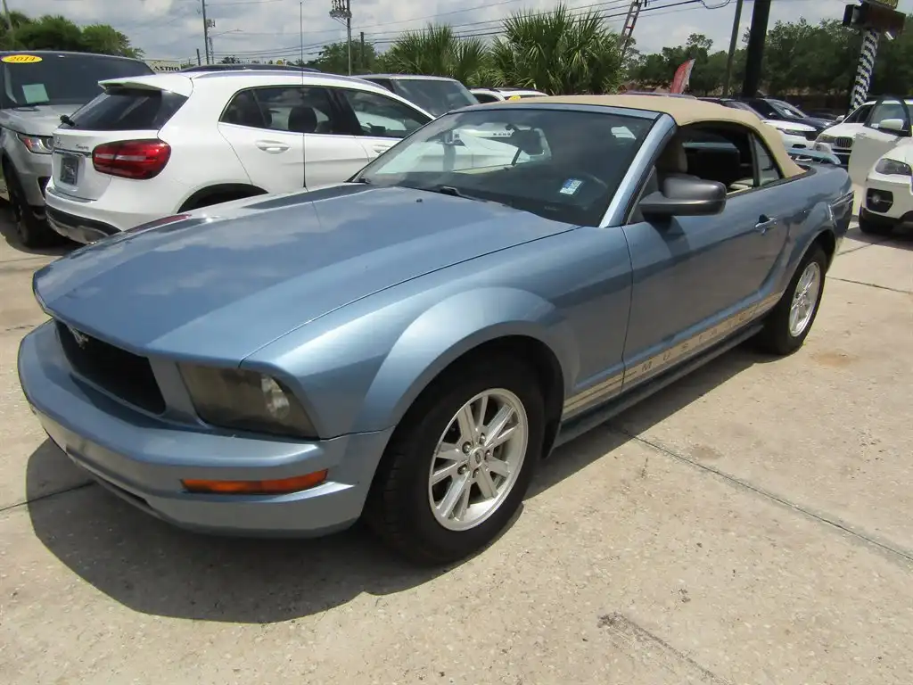 2005 Ford Mustang V6 Deluxe's photo