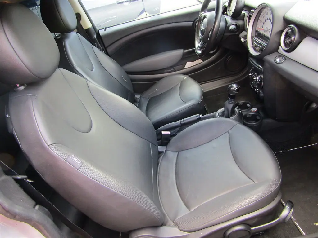 2011 MINI Cooper Base photo 5