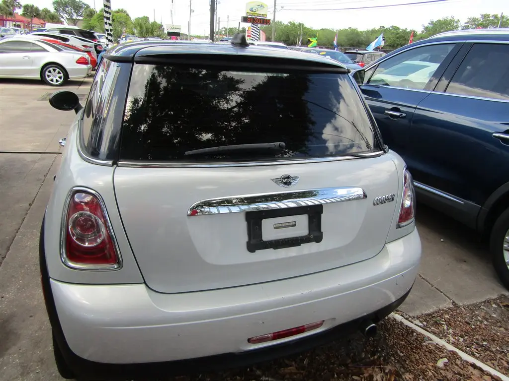 2011 MINI Cooper Base photo 3