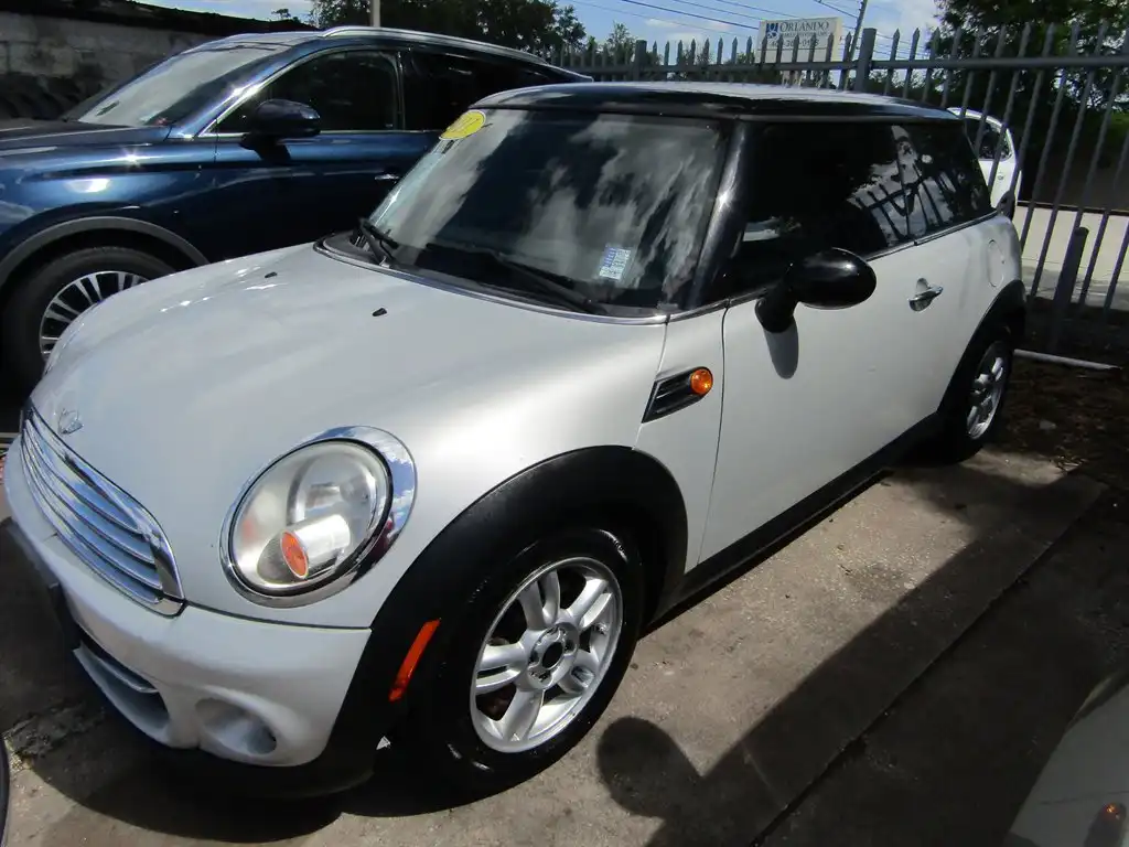2011 MINI Cooper Base's photo