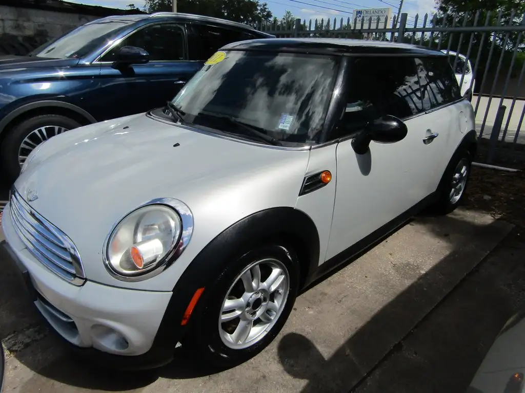 2011 MINI Cooper Base's photo