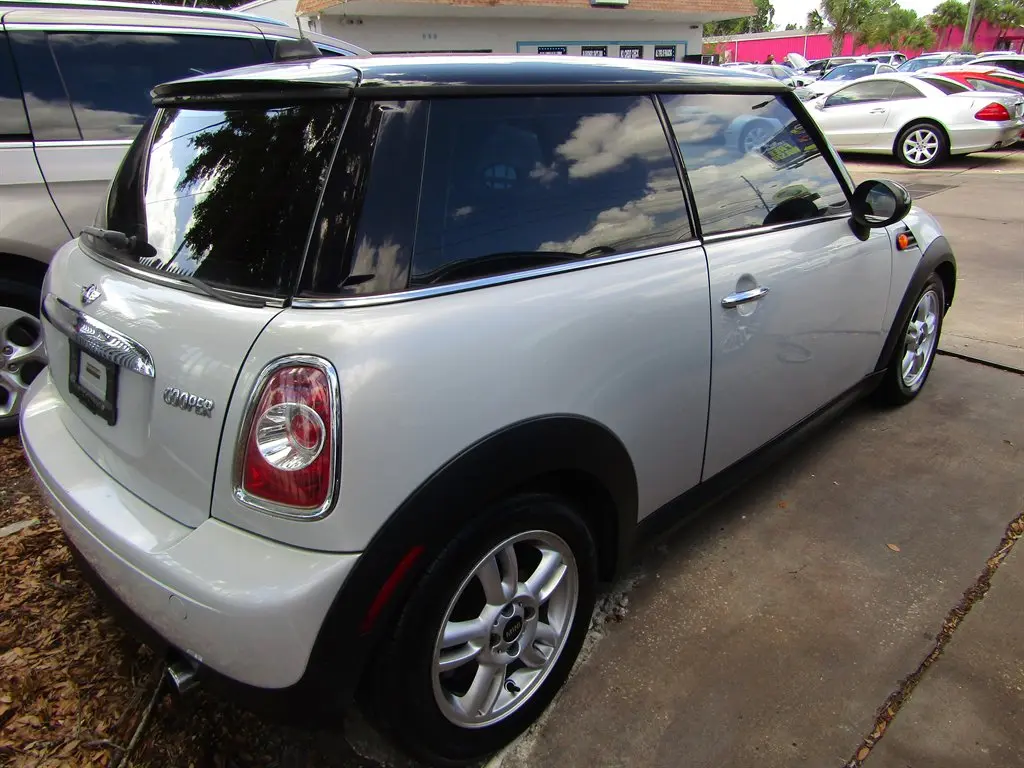 2011 MINI Cooper Base photo 4