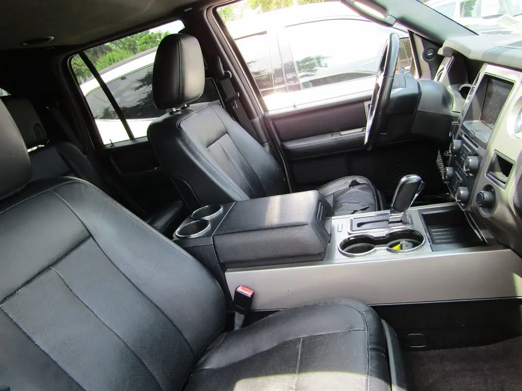 2017 Ford Expedition Limited photo 4