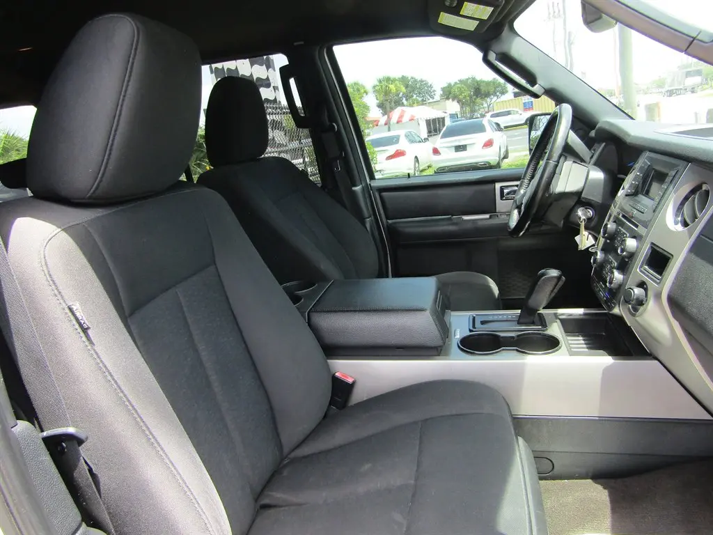 2017 Ford Expedition XLT EL photo 5