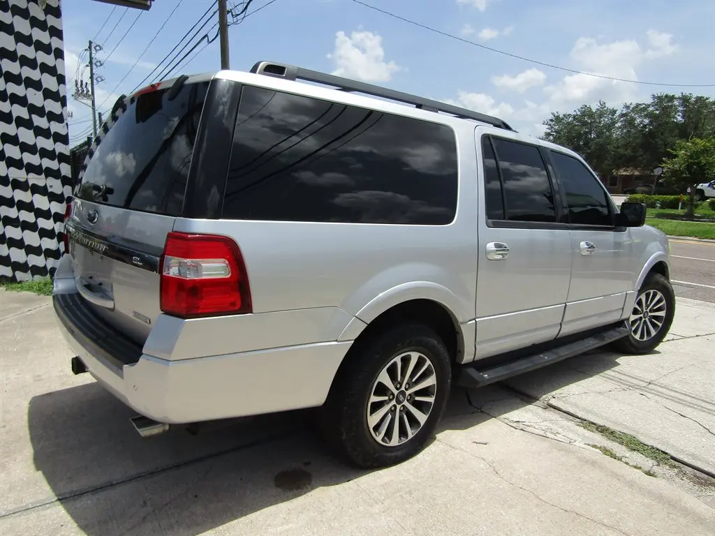 2017 Ford Expedition XLT EL photo 4