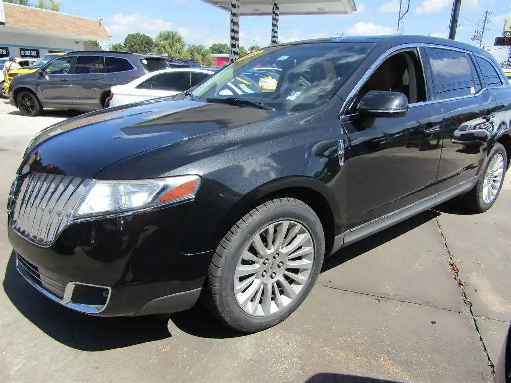 2010 Lincoln MKT 3.7's photo