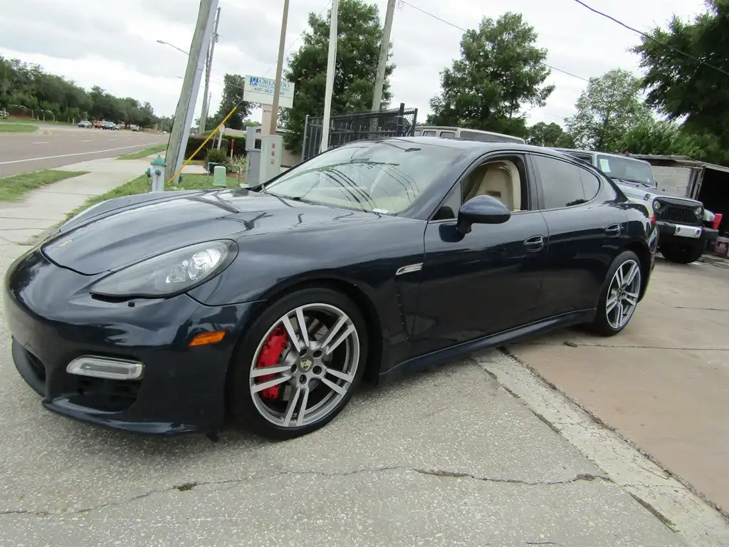 2013 Porsche Panamera GTS's photo