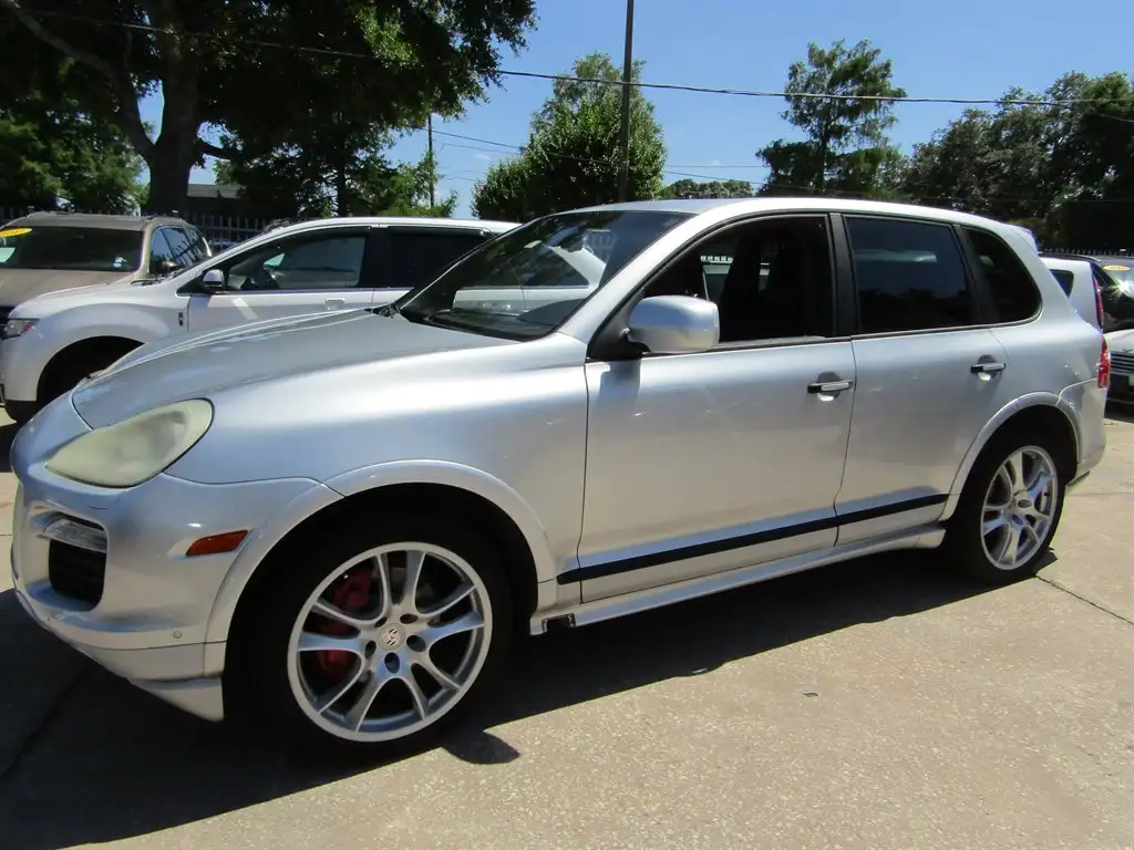 2010 Porsche Cayenne GTS's photo