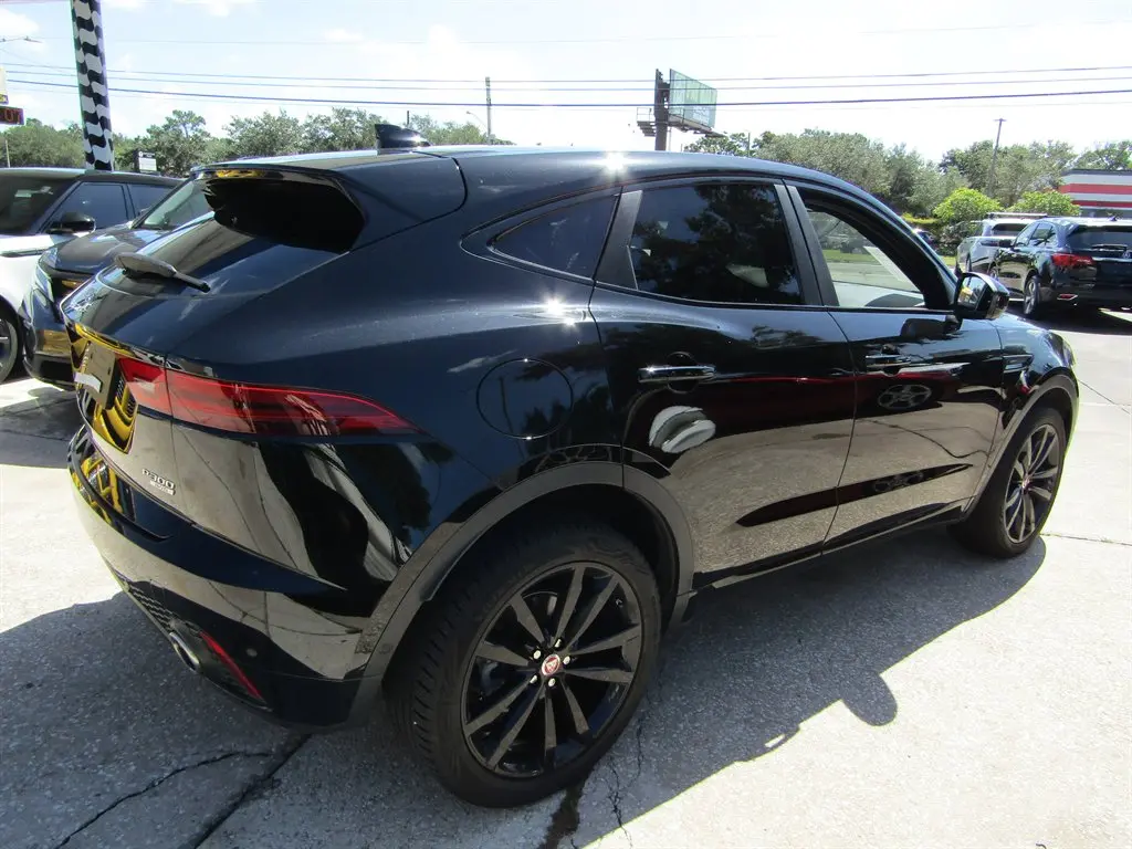 2019 Jaguar E-PACE P300 R-Dynamic HSE AWD photo 4