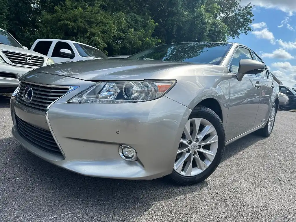 2015 Lexus ES 350 300h's photo