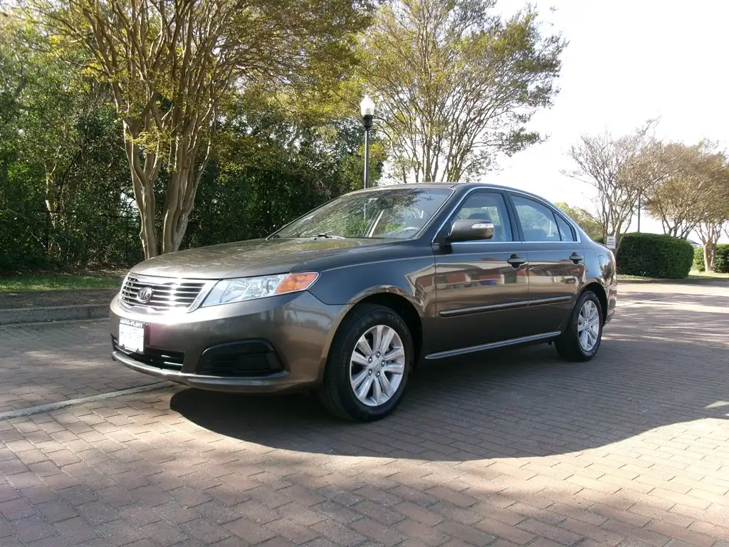 2010 Kia Optima LX AT's photo