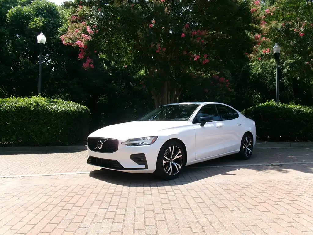 2024 Volvo S60 B5 Plus Dark Theme AWD's photo