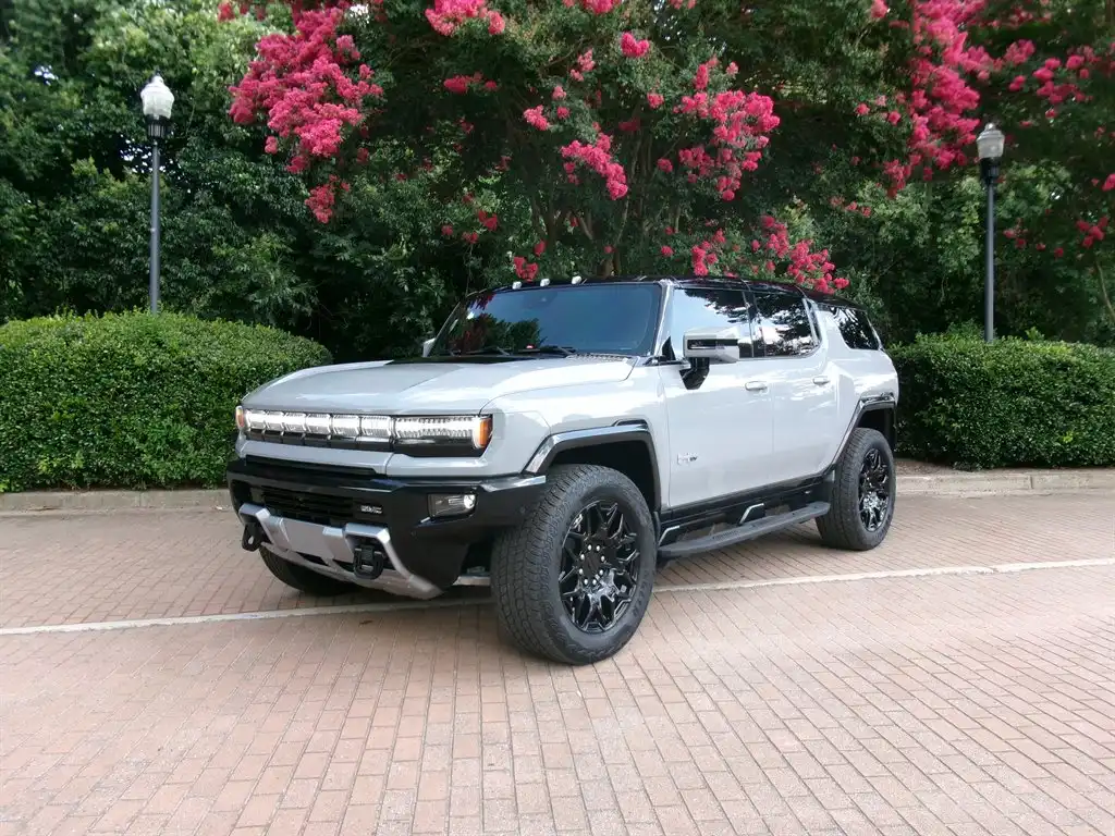 2024 GMC Hummer EV 2X SUV's photo