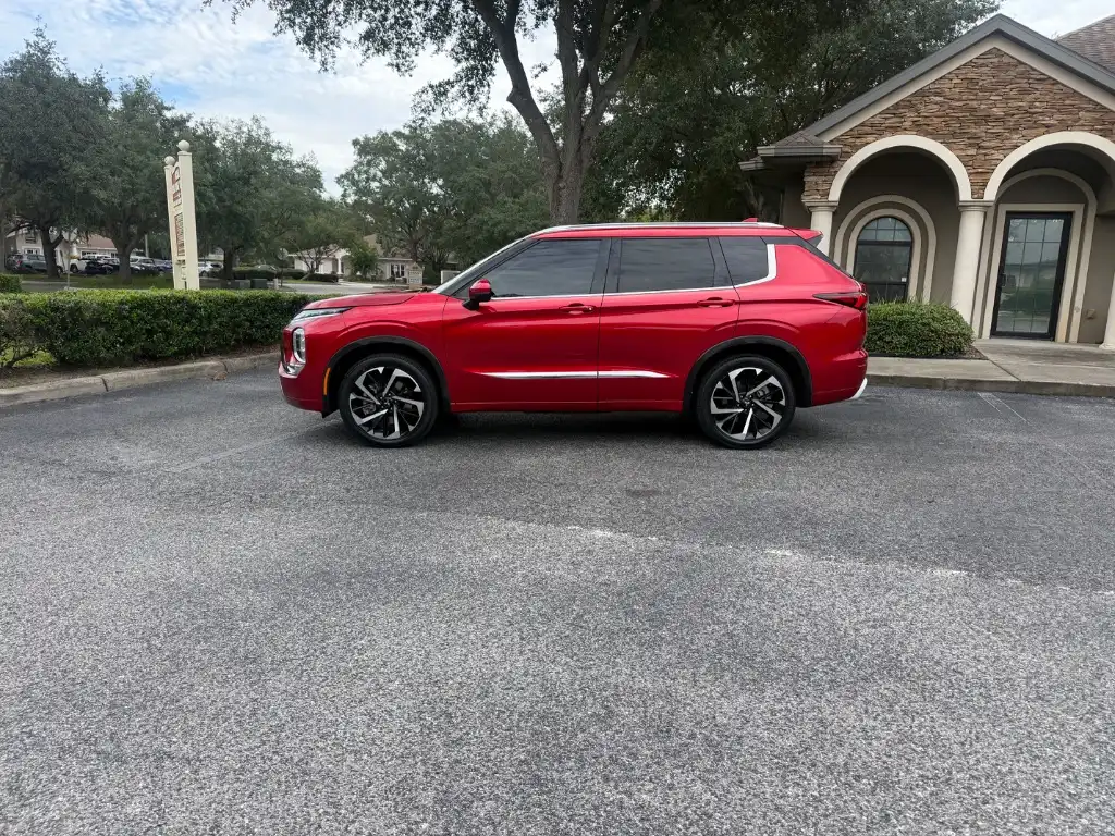 2022 Mitsubishi Outlander SEL FWD's photo