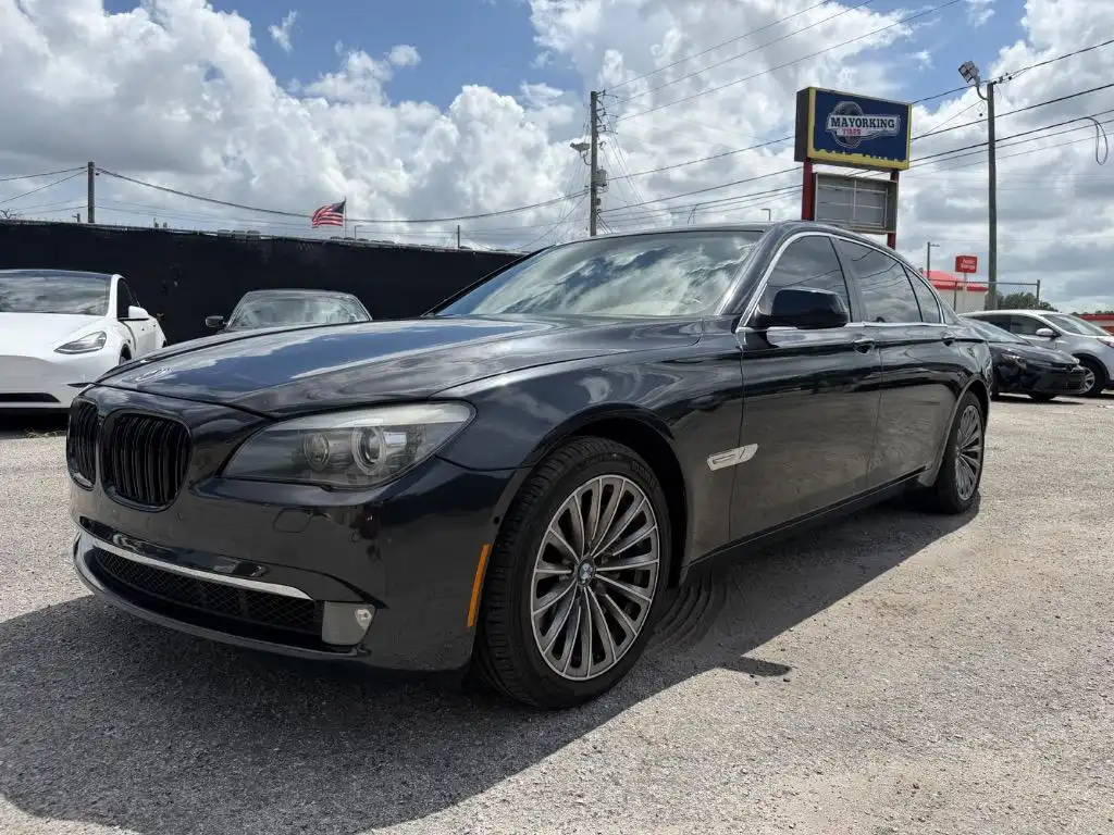 2012 BMW 7 Series 740Li's photo