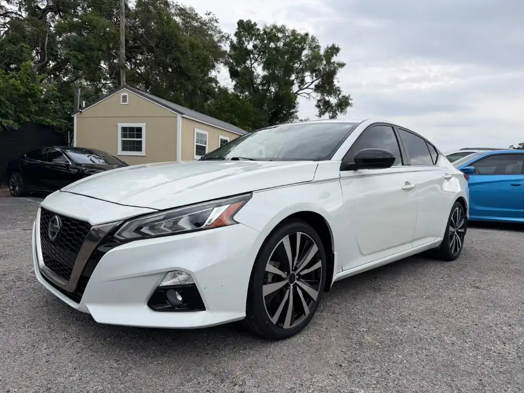 2022 Nissan Altima 2.5 SR's photo