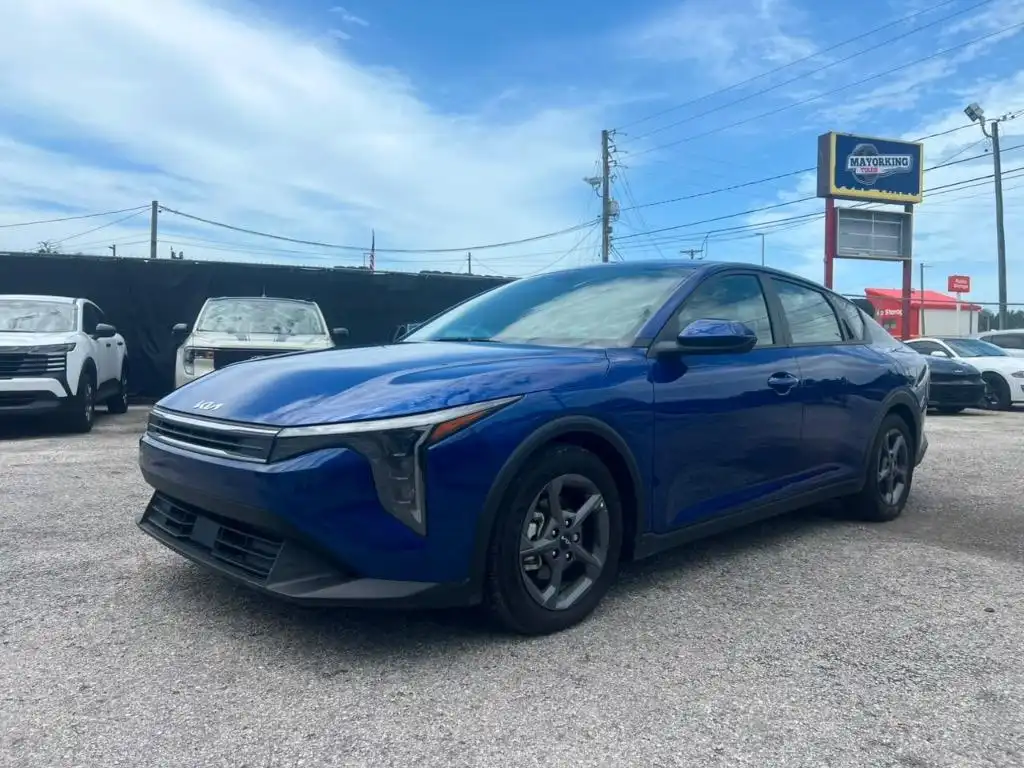 2025 Kia K4 LXS AT's photo