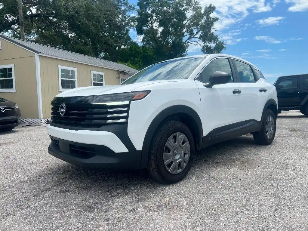 2025 Nissan Kicks 2.0 S's photo