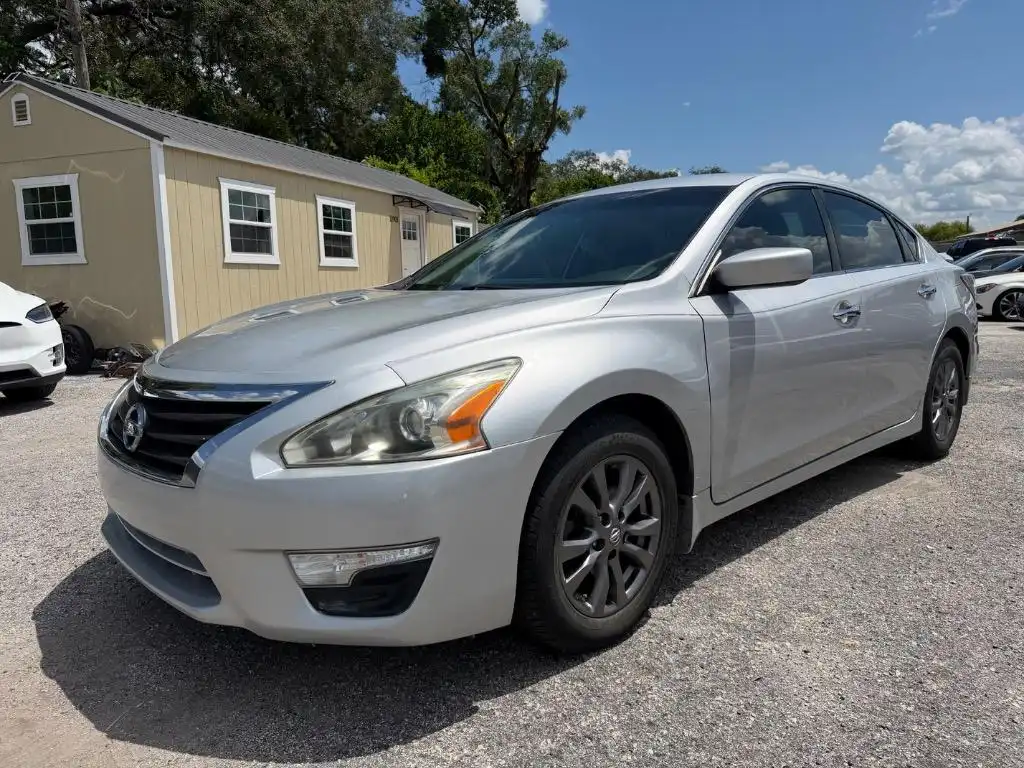 2015 Nissan Altima 2.5 S's photo