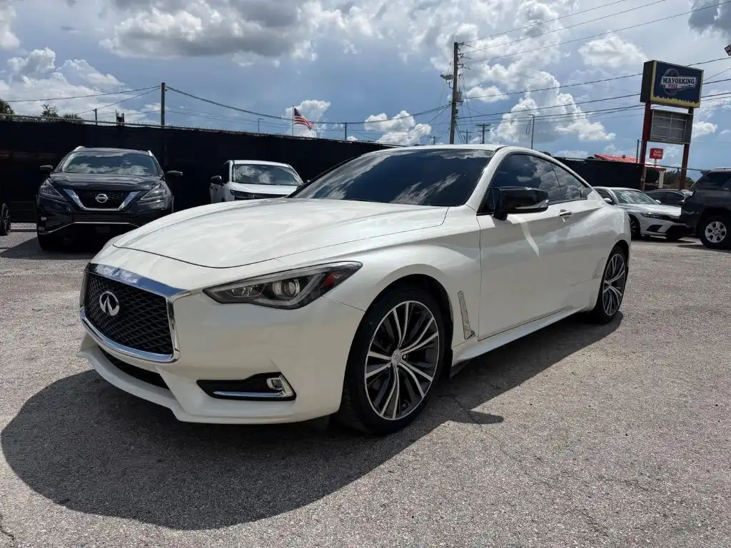 2018 INFINITI Q60 2.0t Luxe's photo