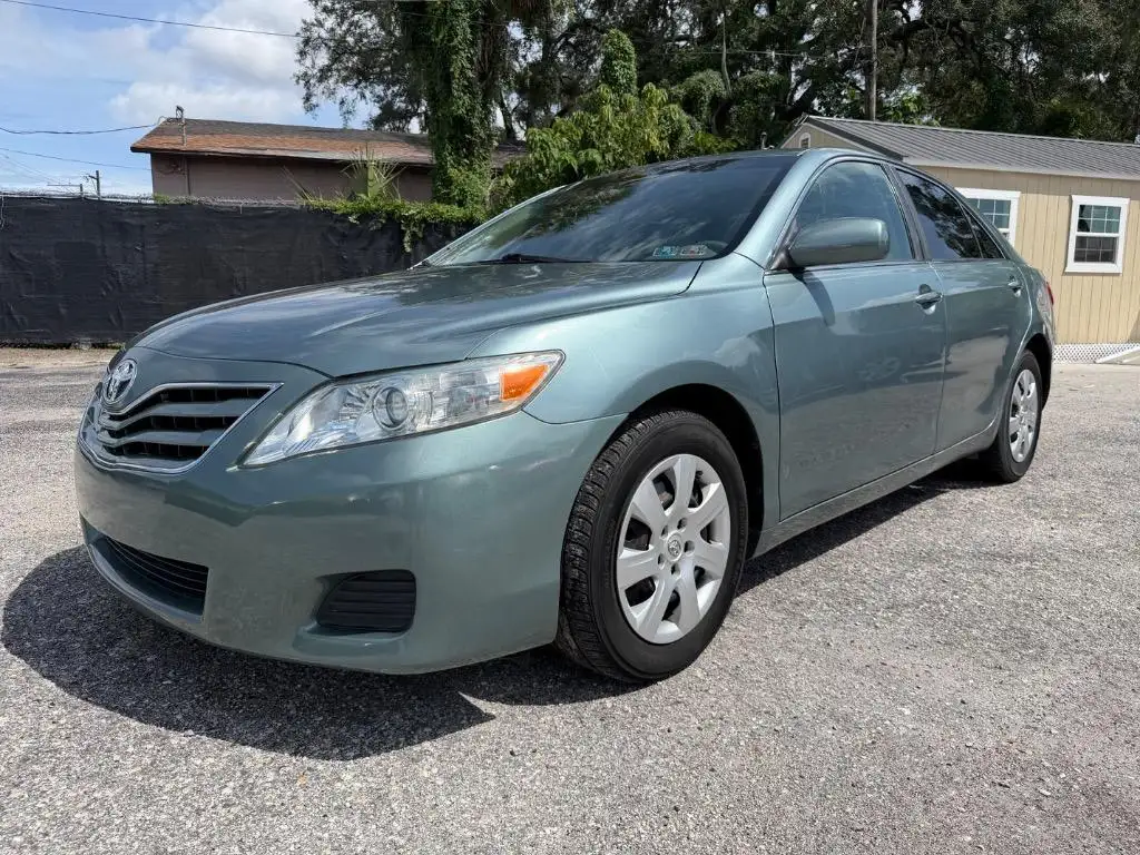 2011 Toyota Camry 2.5 Auto LE's photo