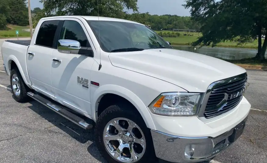2019 RAM 1500 Classic Laramie 4x4 Crew Cab 5'7's photo