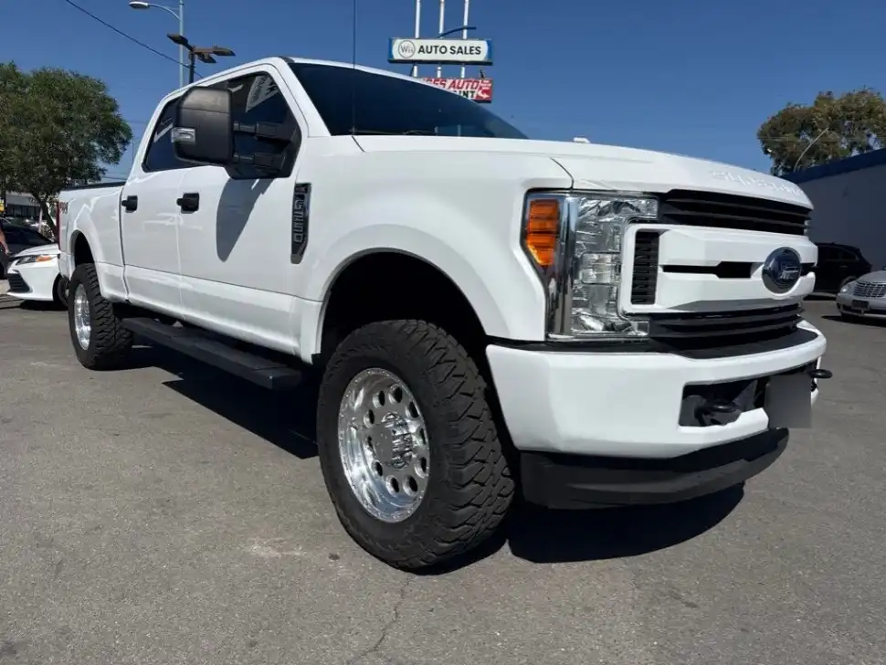 2017 Ford F-250 XL 4x4 Crew Cab 8' Box's photo