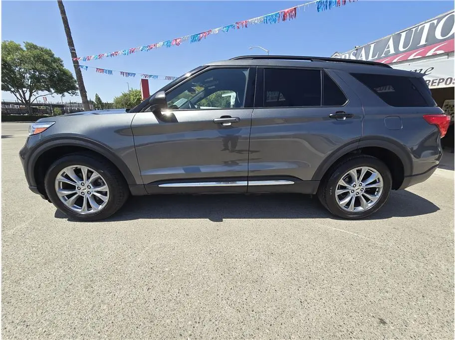 2020 Ford Explorer XLT 4WD photo 3