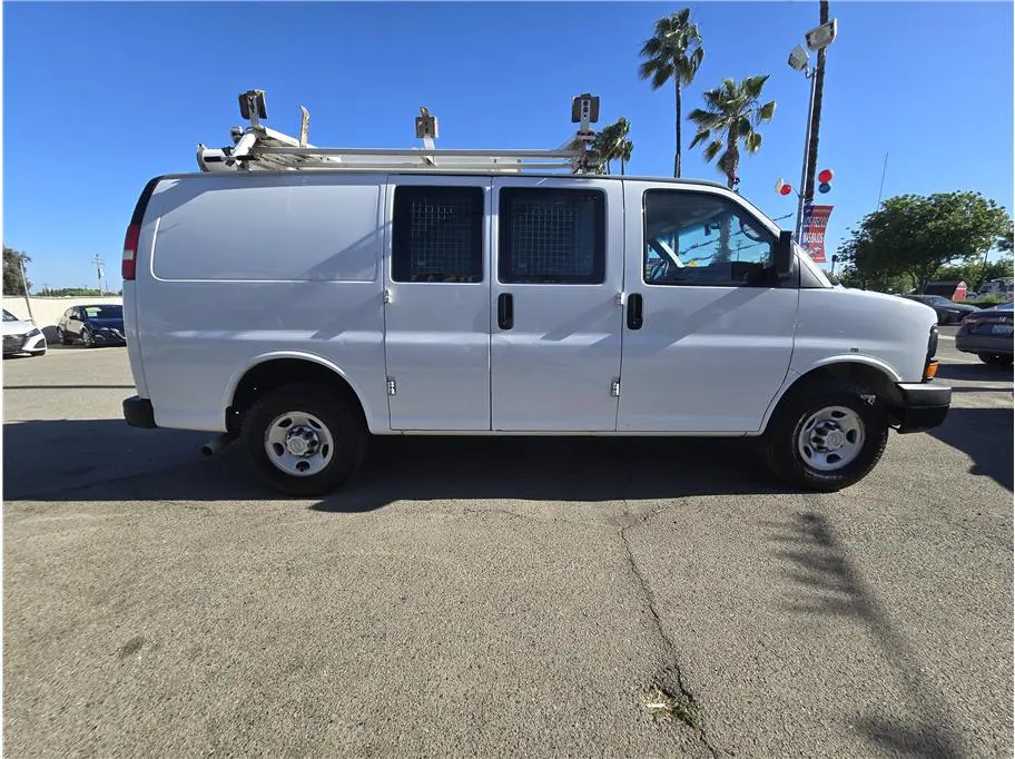 2015 Chevrolet Express Work Van HD 2500 photo 3