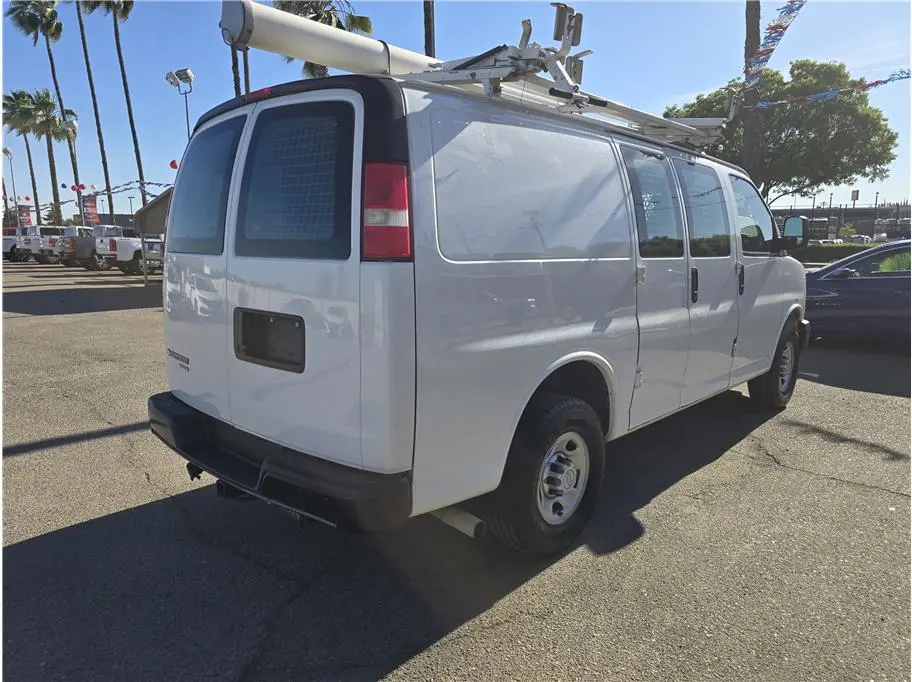 2015 Chevrolet Express Work Van HD 2500 photo 4