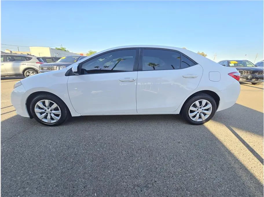 2016 Toyota Corolla LE AT photo 3