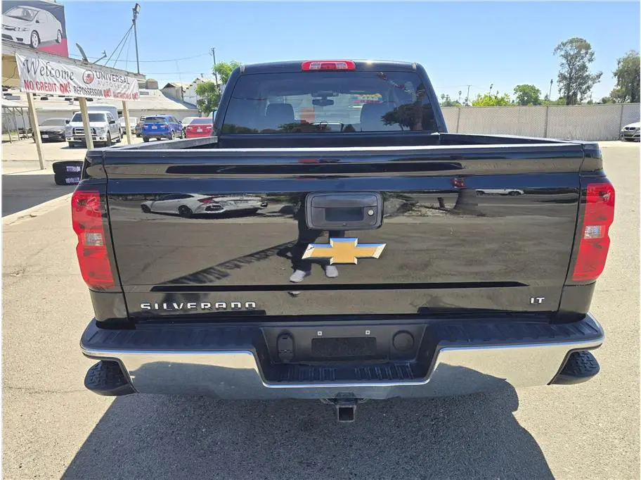2016 Chevrolet Silverado 1500 LT Crew Cab Short Box photo 3
