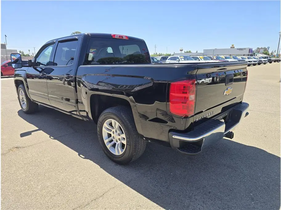 2016 Chevrolet Silverado 1500 LT Crew Cab Short Box photo 4