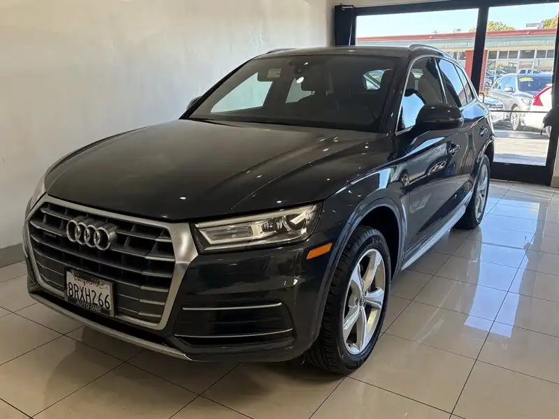 2020 Audi Q5 45 quattro S tronic Premium's photo