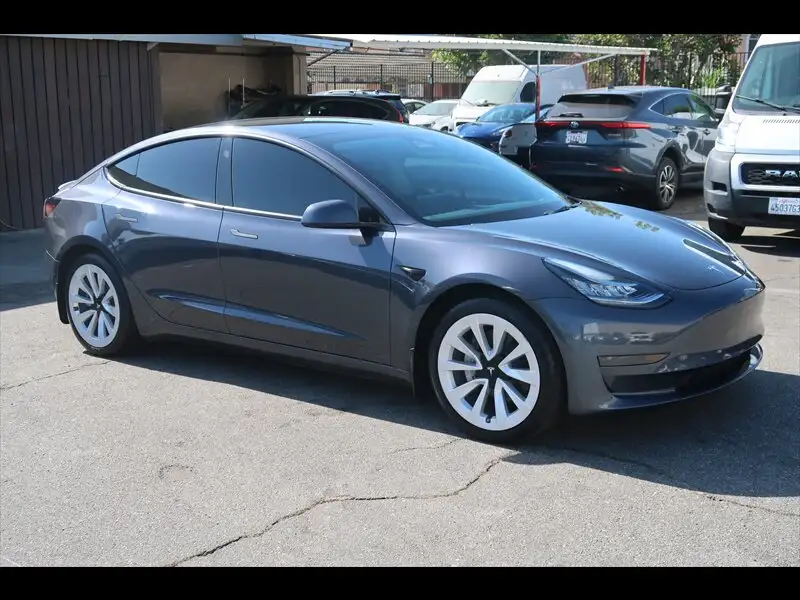 2022 Tesla Model 3 Standard Range Plus's photo