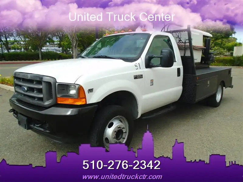 2002 Ford F-550's photo