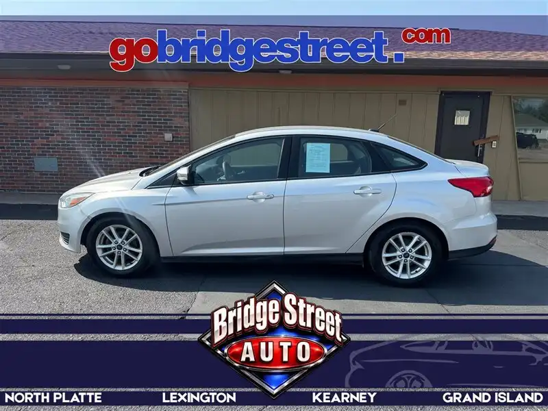 2016 Ford Focus Sedan SE's photo