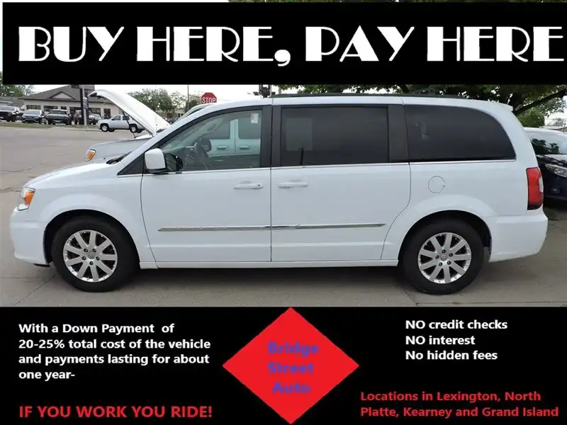 2016 Chrysler Town & Country Touring's photo