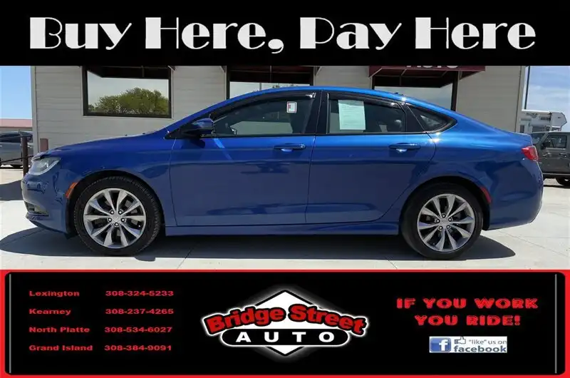 2015 Chrysler 200 S's photo