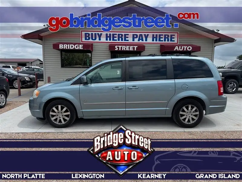 2009 Chrysler Town & Country Touring's photo