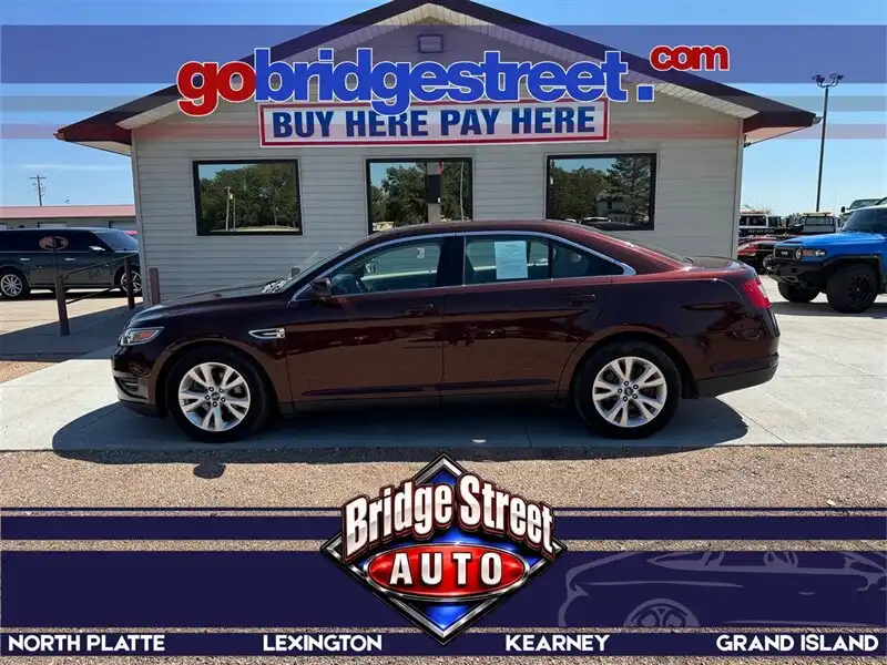 2010 Ford Taurus SEL FWD's photo
