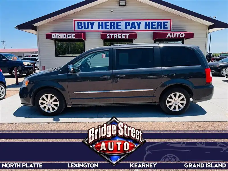 2011 Chrysler Town & Country Touring-L's photo