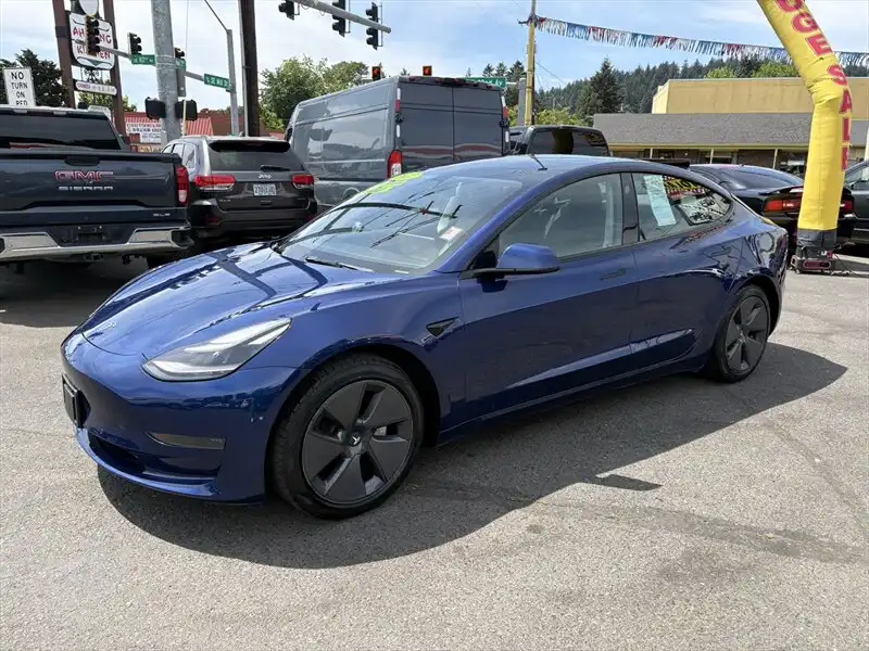 2022 Tesla Model 3 Standard Range Plus's photo