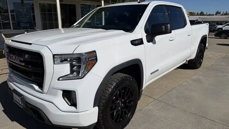 2020 GMC Sierra 4WD Crew Cab Short Box Elevation's photo